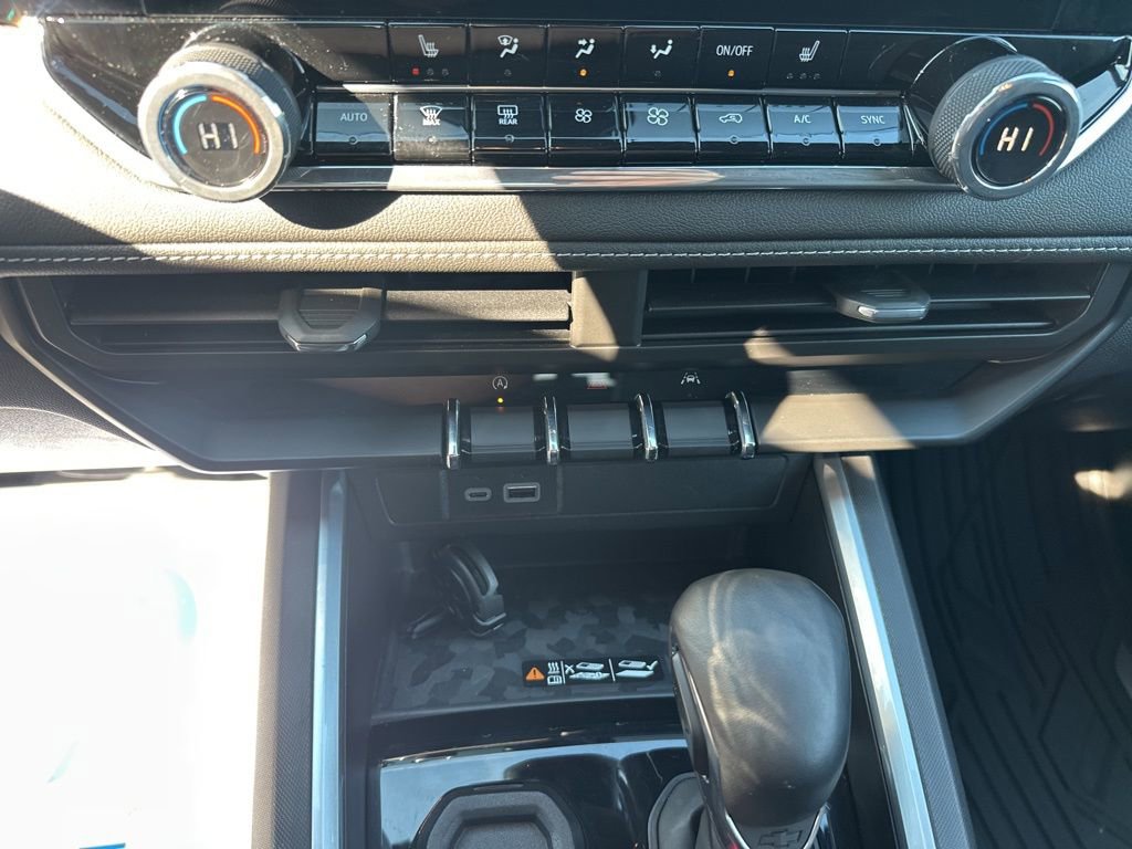 Used 2024 Chevrolet Colorado LT w/ LT Convenience Package III image 27