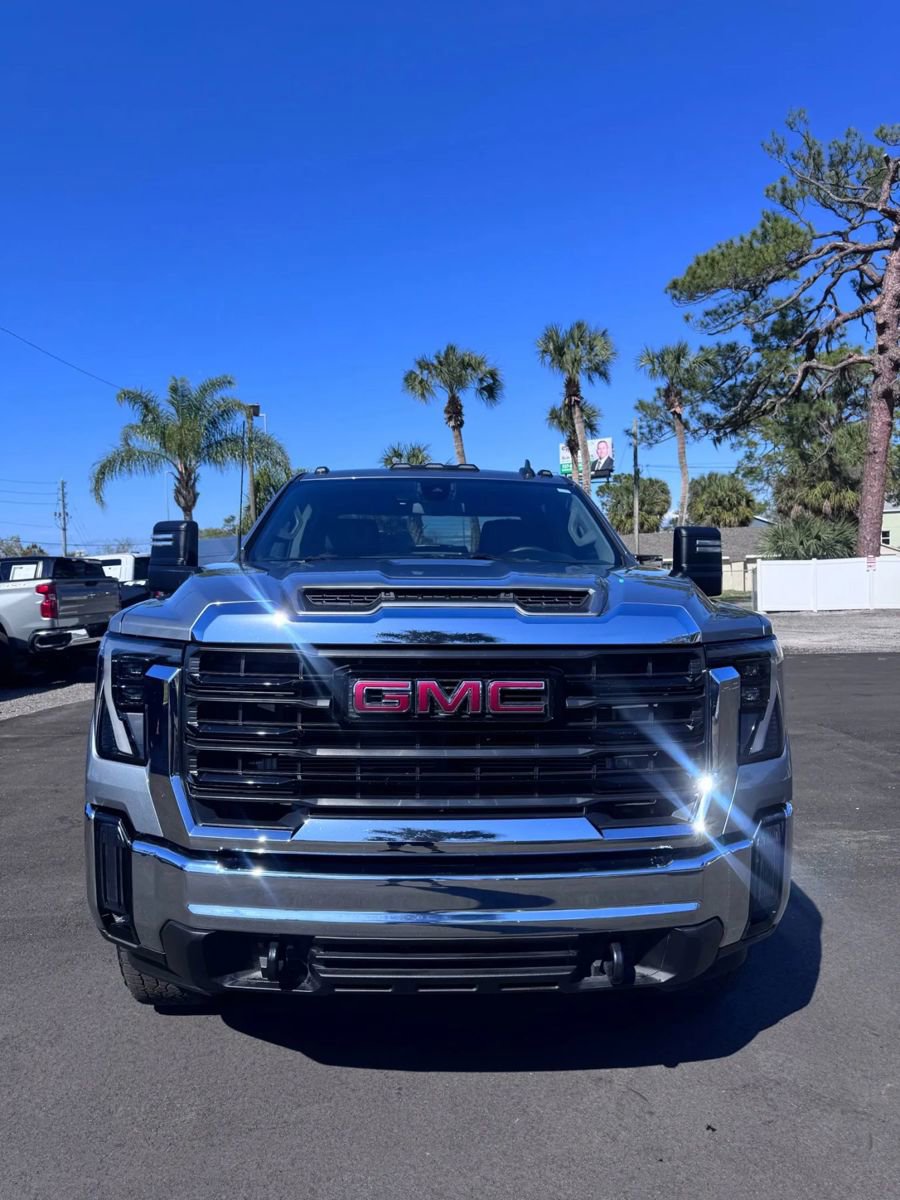 Used 2024 GMC Sierra 2500 Pro w/ Convenience Package image 2