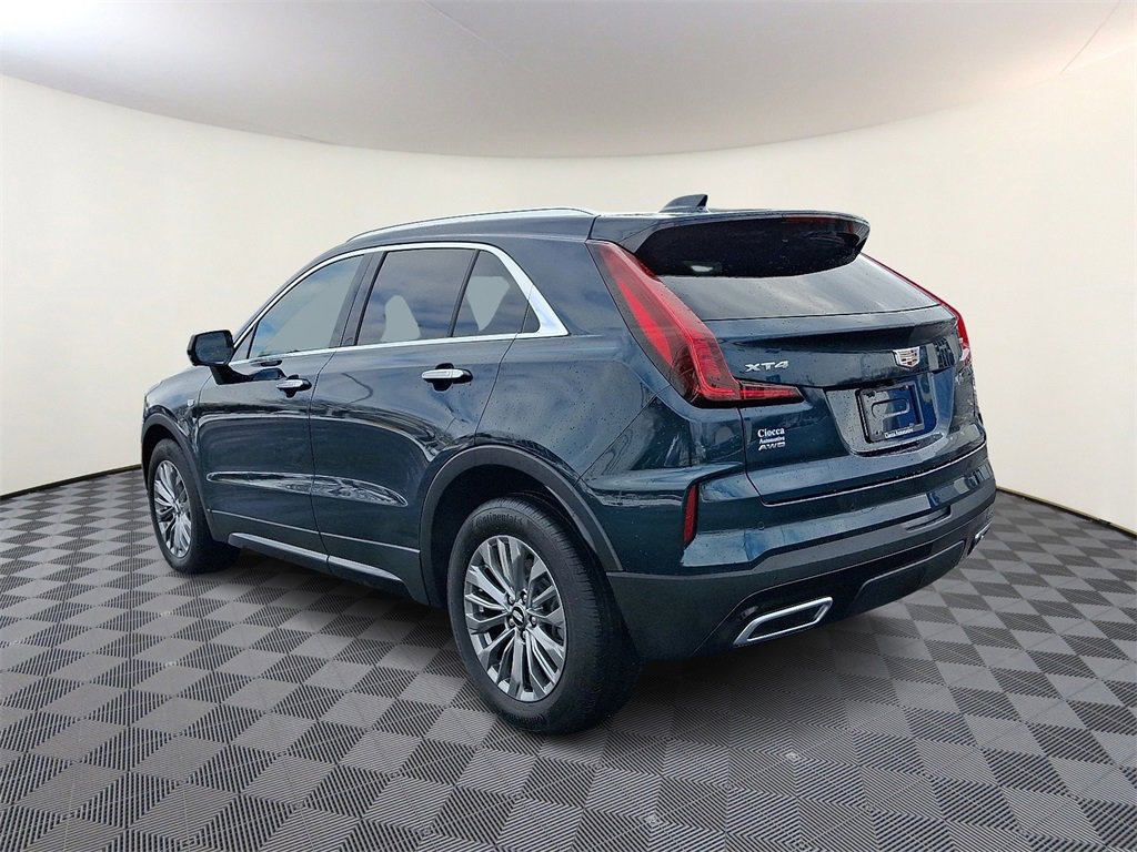 Used 2025 Cadillac XT4 Premium Luxury w/ Cold Weather Package image 7