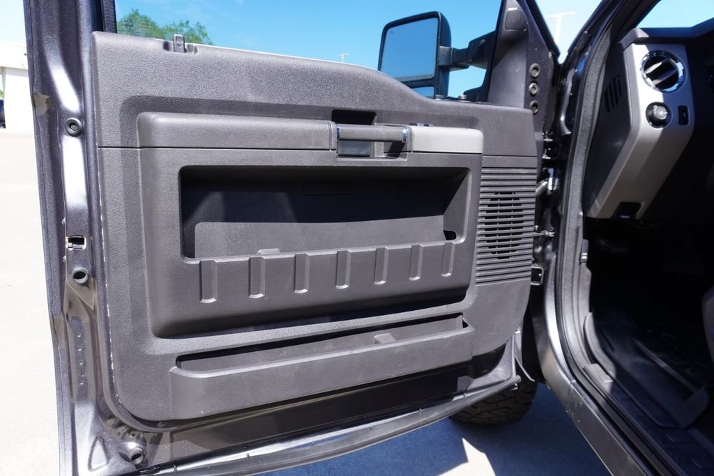 Used 2015 Ford F250 Lariat w/ Lariat Interior Package image 8