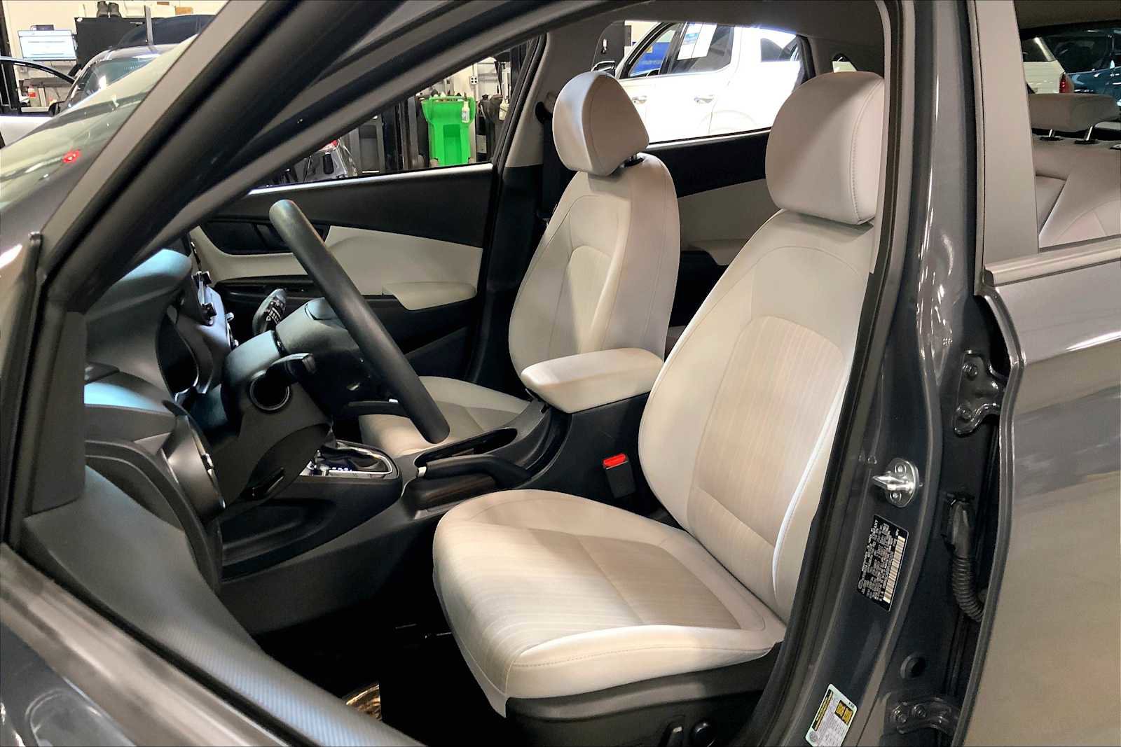 Used 2023 Hyundai Kona SEL image 8