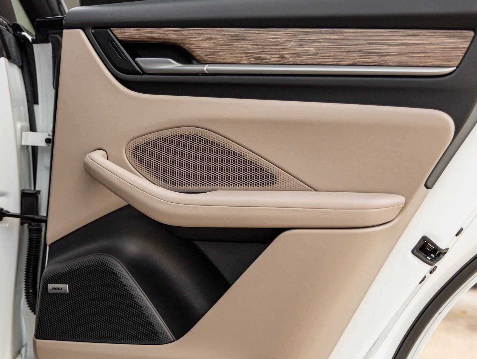 Certified 2025 Porsche Macan 4S Electric image 36