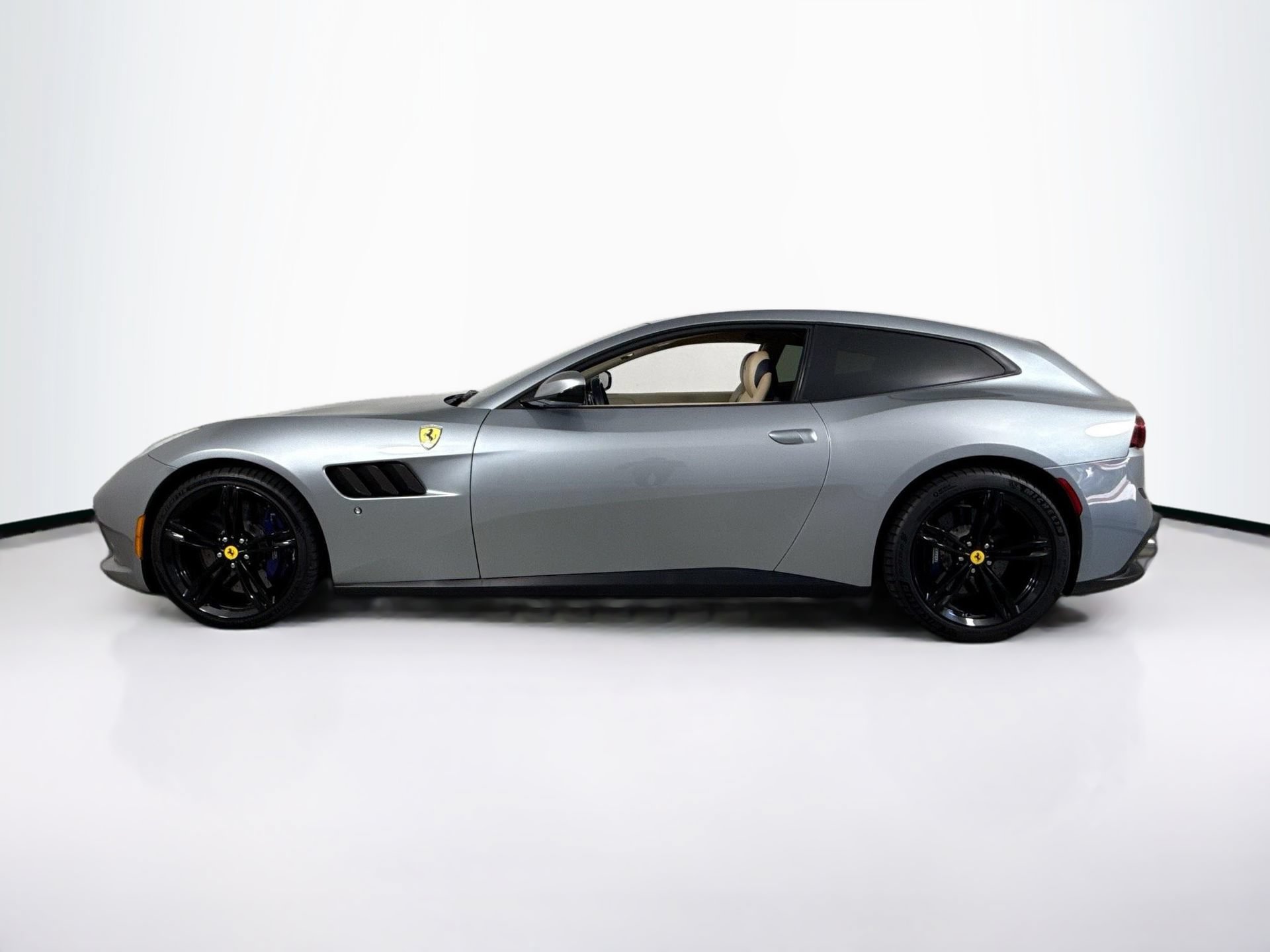Certified 2018 Ferrari GTC4Lusso AWD/4WD image 4