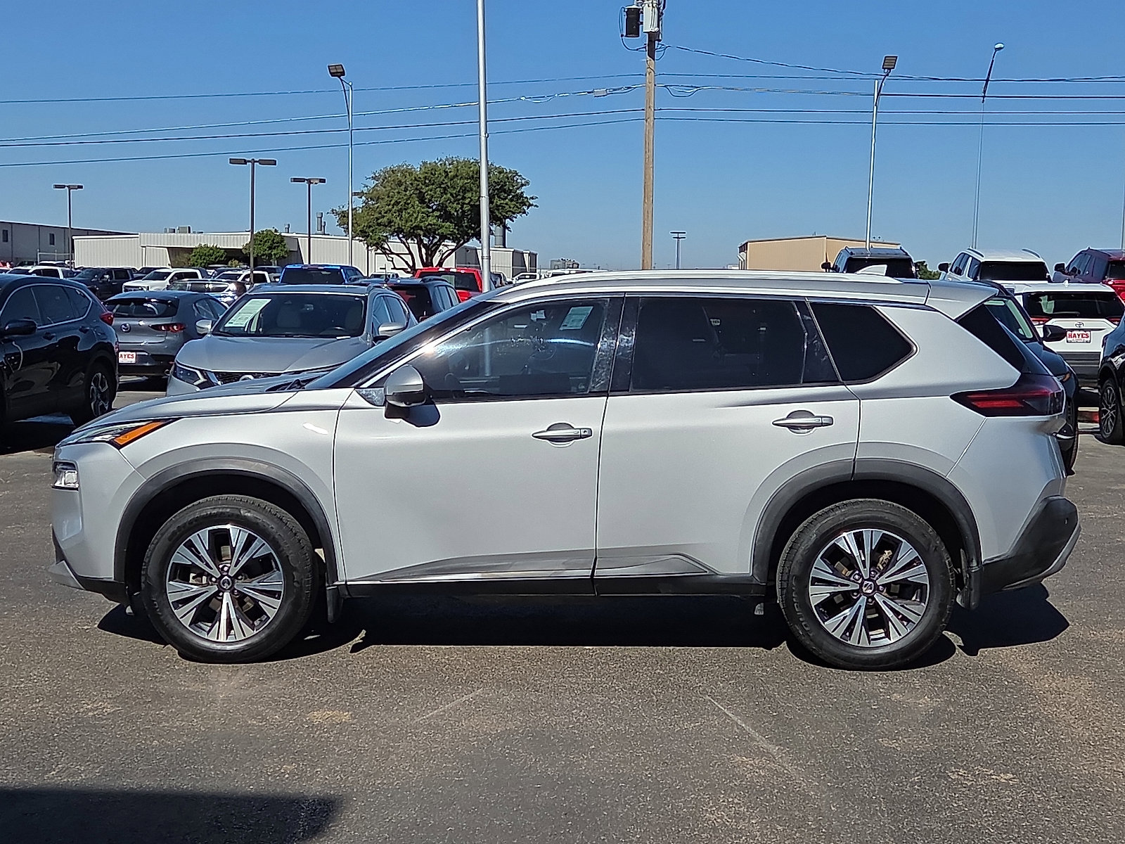 Used 2021 Nissan Rogue SV w/ Premium Package FWD image 2