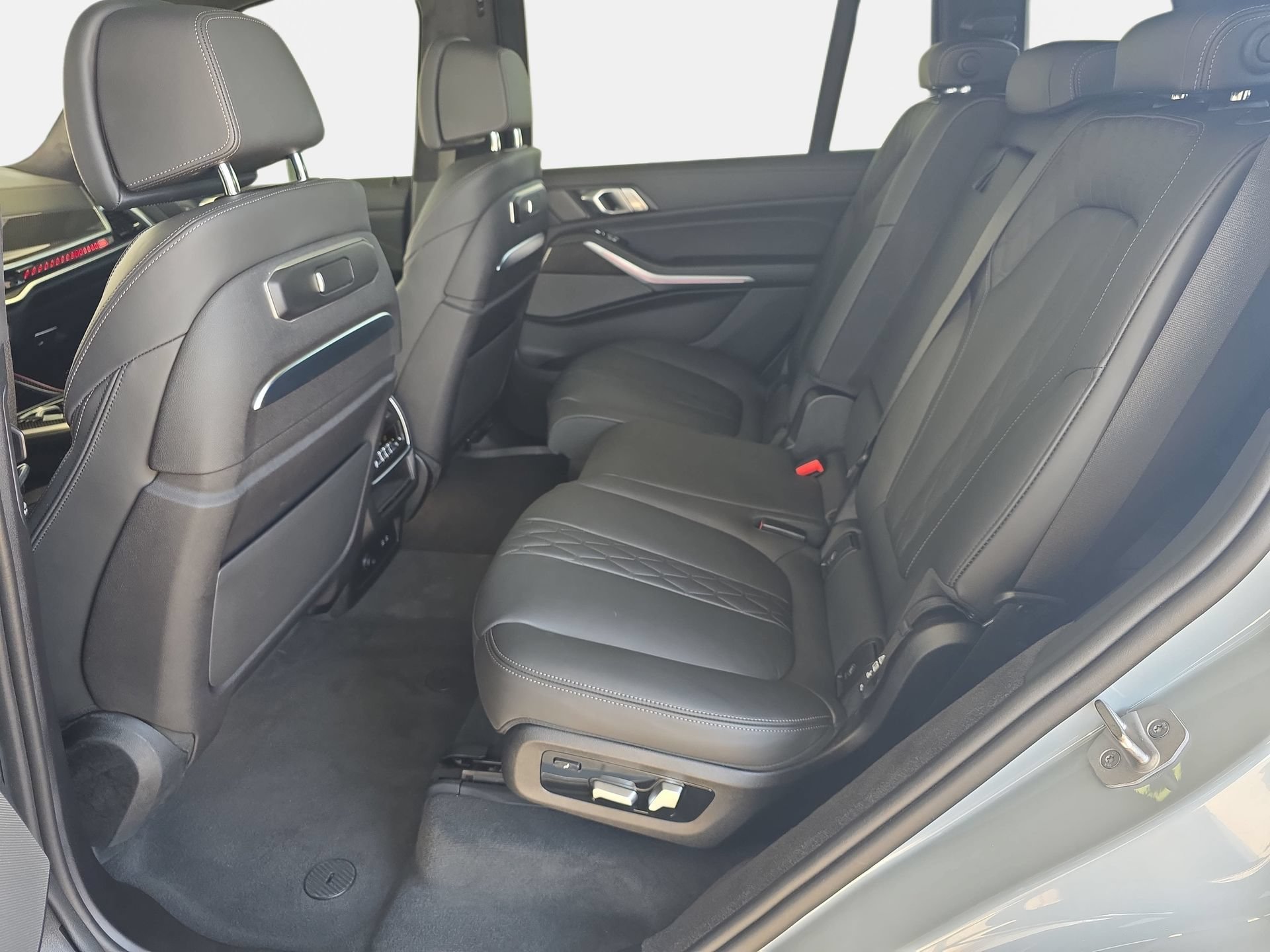 Used 2024 BMW X7 M60i AWD/4WD image 14