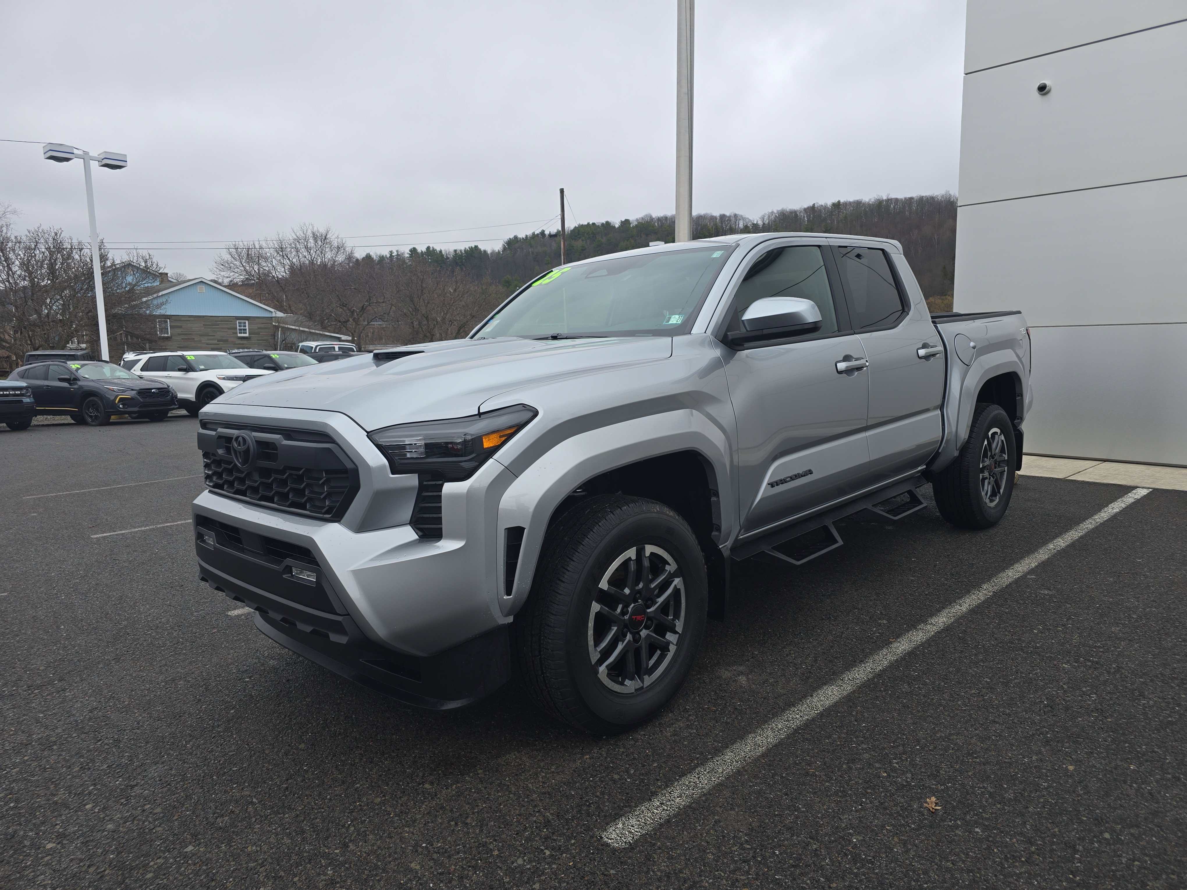 Used 2025 Toyota Tacoma TRD Sport image 8