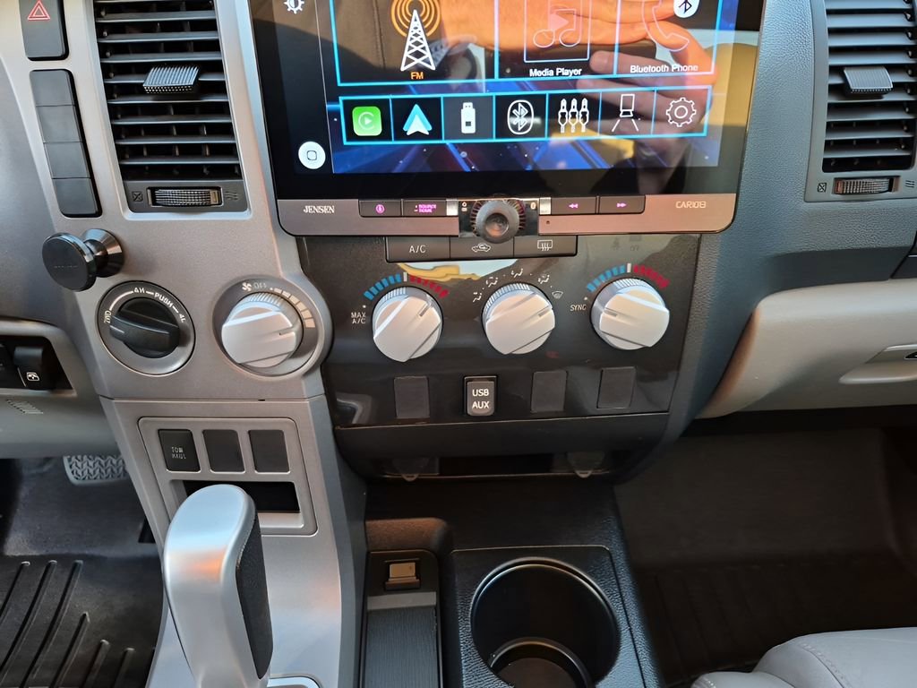 Used 2013 Toyota Tundra 4x4 CrewMax w/ Tow Pkg image 40