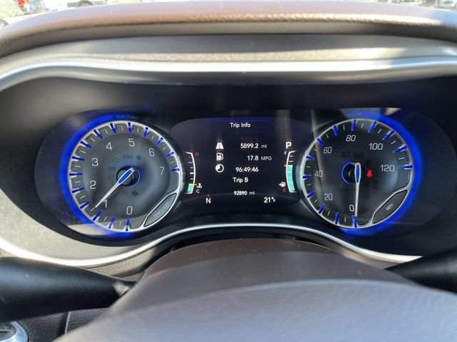 Used 2019 Chrysler Pacifica Touring-L Plus FWD image 12