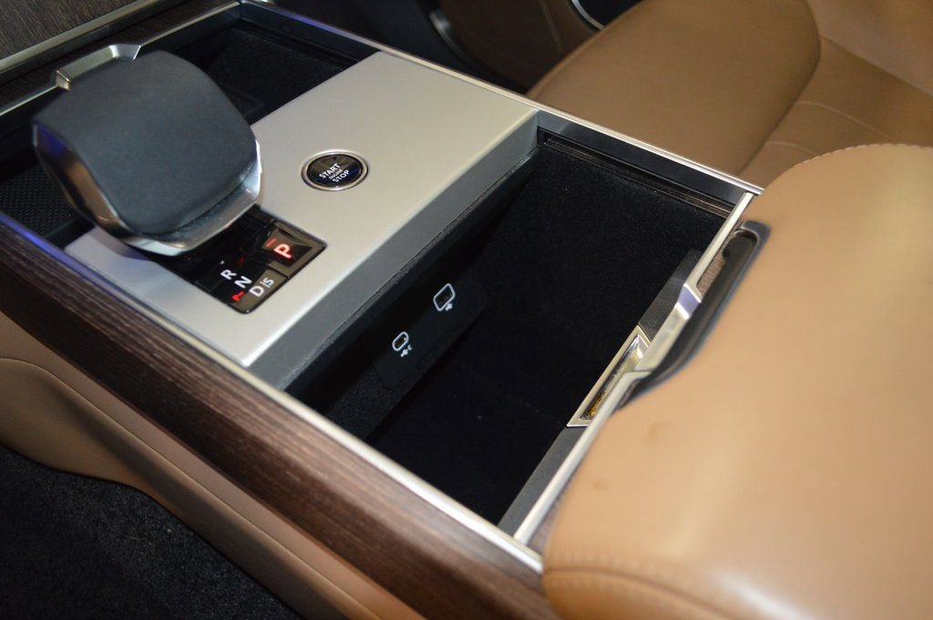 Used 2024 Land Rover Range Rover Long Wheelbase SE image 29