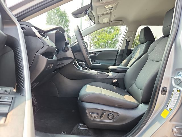 Used 2025 Toyota RAV4 XLE AWD/4WD image 13