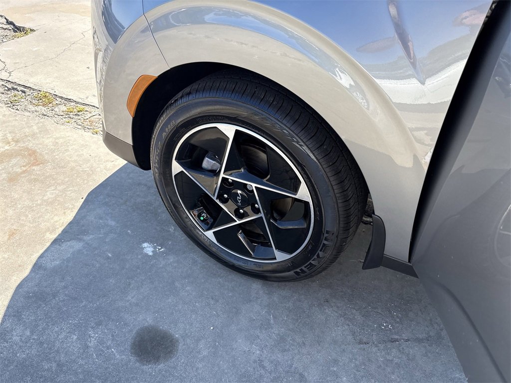 Certified 2025 Kia Soul EX image 37