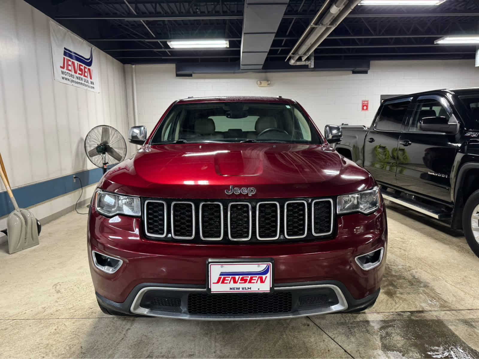 Used 2017 Jeep Grand Cherokee Limited w/ Trailer Tow Group IV image 2