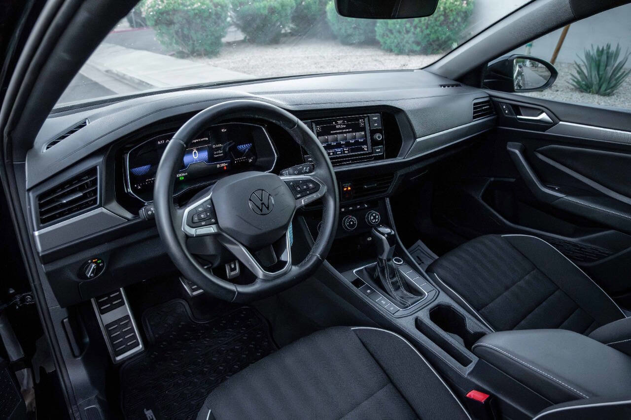 Used 2024 Volkswagen Jetta Sport image 9