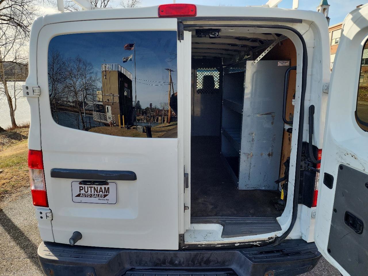Used 2017 Nissan NV 2500 SV w/ Back Door Glass Package image 11