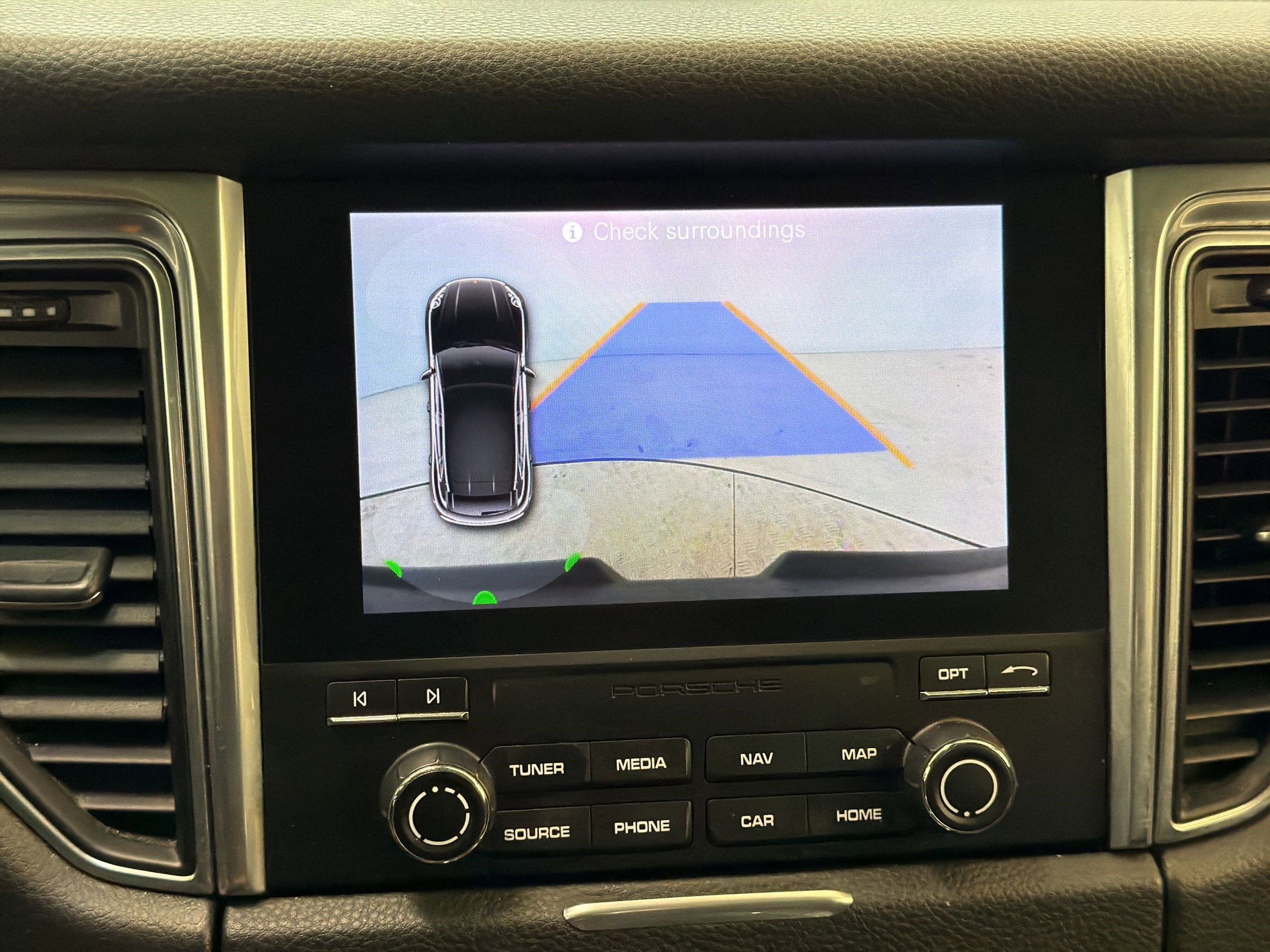 Used 2018 Porsche Macan AWD/4WD image 24