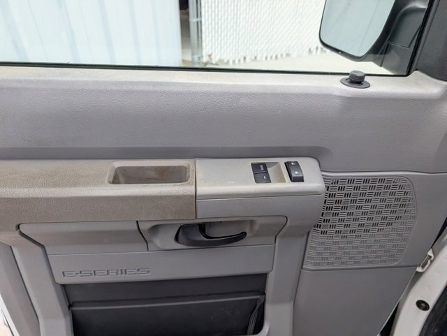 Used 2009 Ford E-350 and Econoline 350 XLT image 9