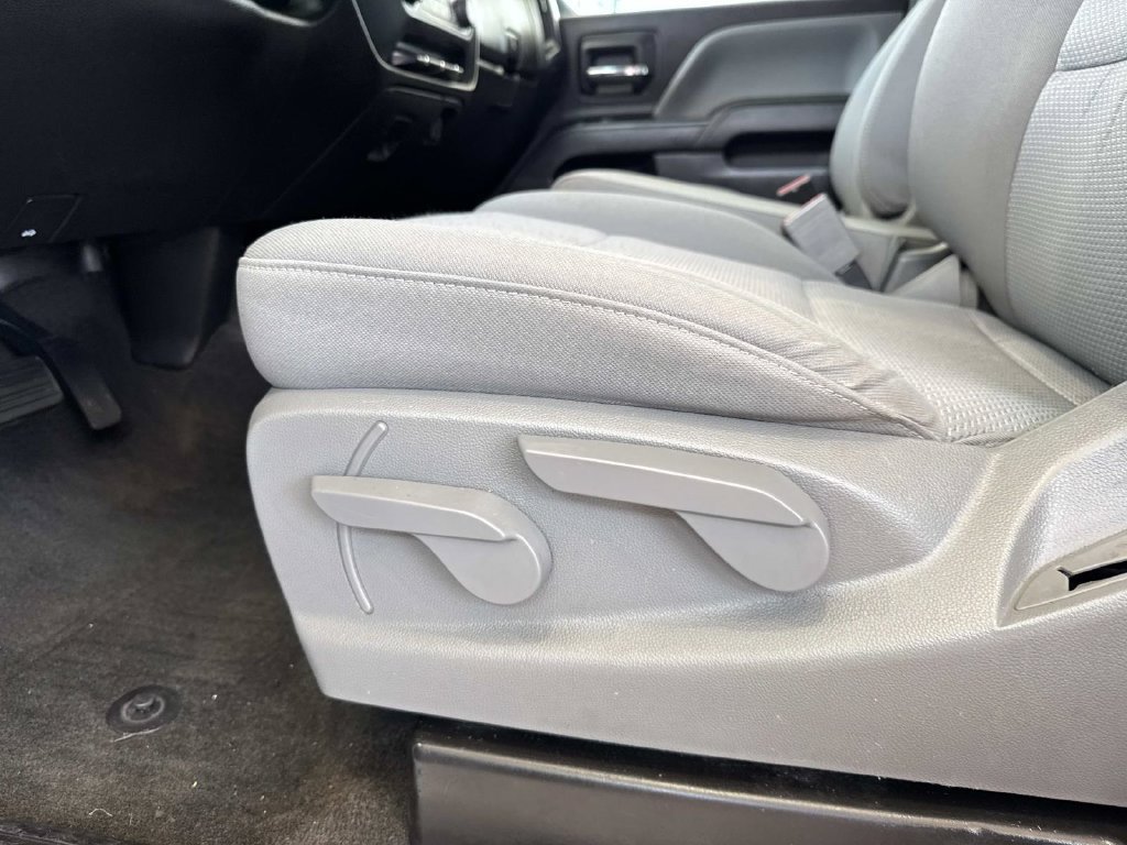 Used 2018 Chevrolet Silverado 1500 Custom w/ Custom Value Package RWD image 18