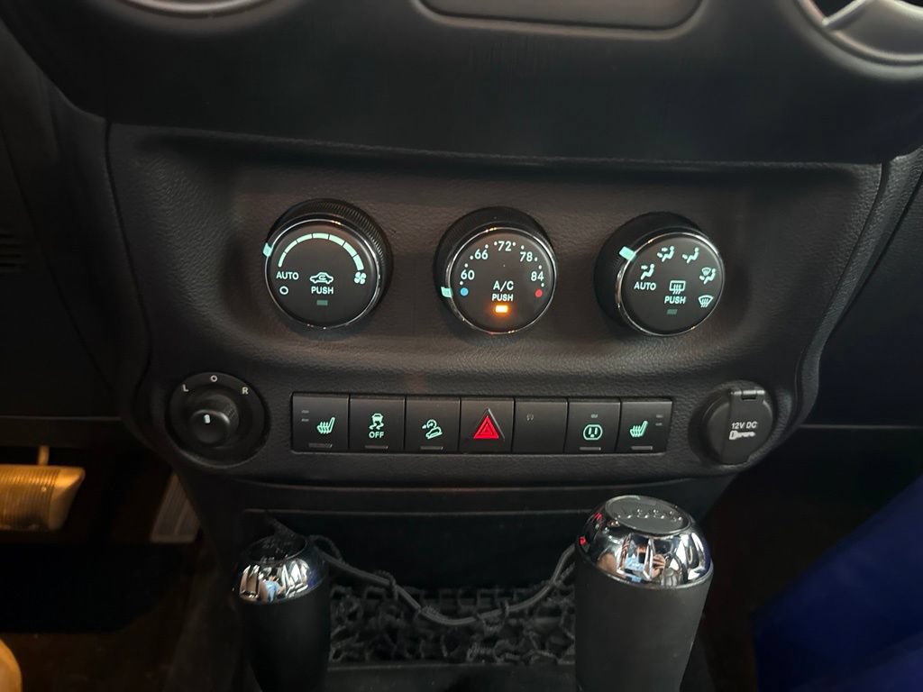 Used 2016 Jeep Wrangler Unlimited Sahara w/ Connectivity Group AWD/4WD image 25