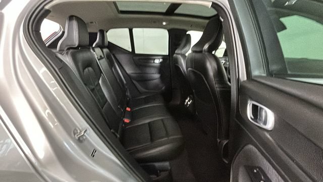 Used 2023 Volvo XC40 B4 Ultimate FWD image 27