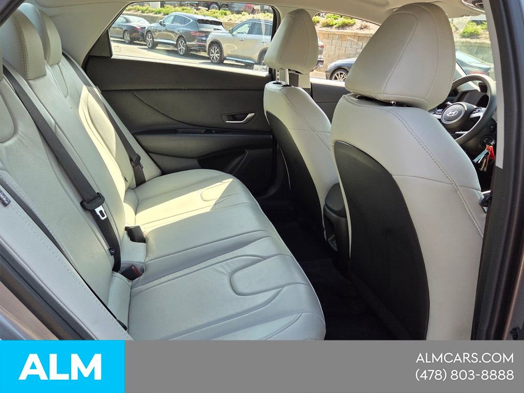 Used 2024 Hyundai Elantra SE image 14