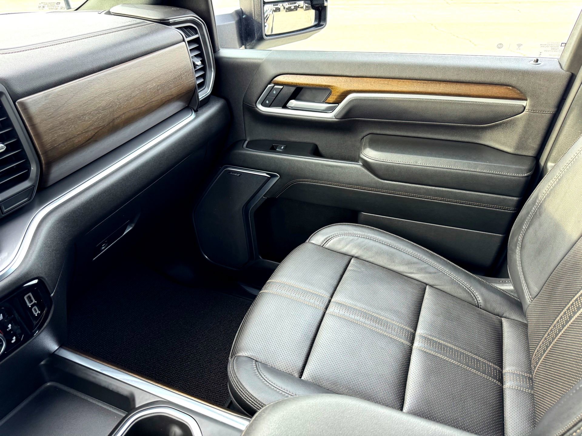 Used 2025 Chevrolet Silverado 2500 High Country w/ High Country Premium Package image 34