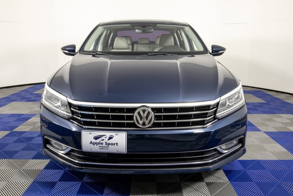 Used 2018 Volkswagen Passat 2.0T SE image 2