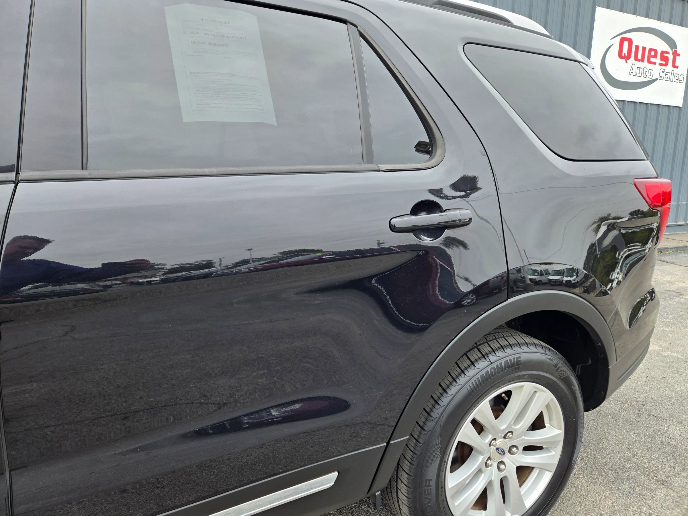 Used 2019 Ford Explorer XLT w/ Equipment Group 202A AWD/4WD image 12