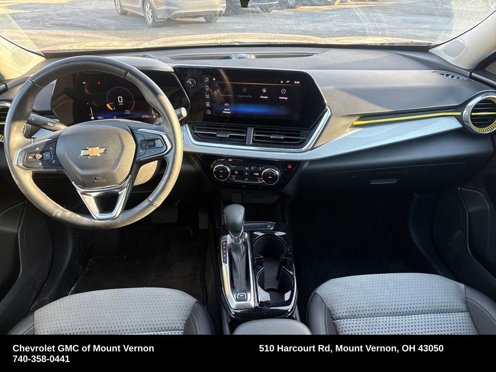 Used 2024 Chevrolet Trax LT w/ LT Convenience Package image 12