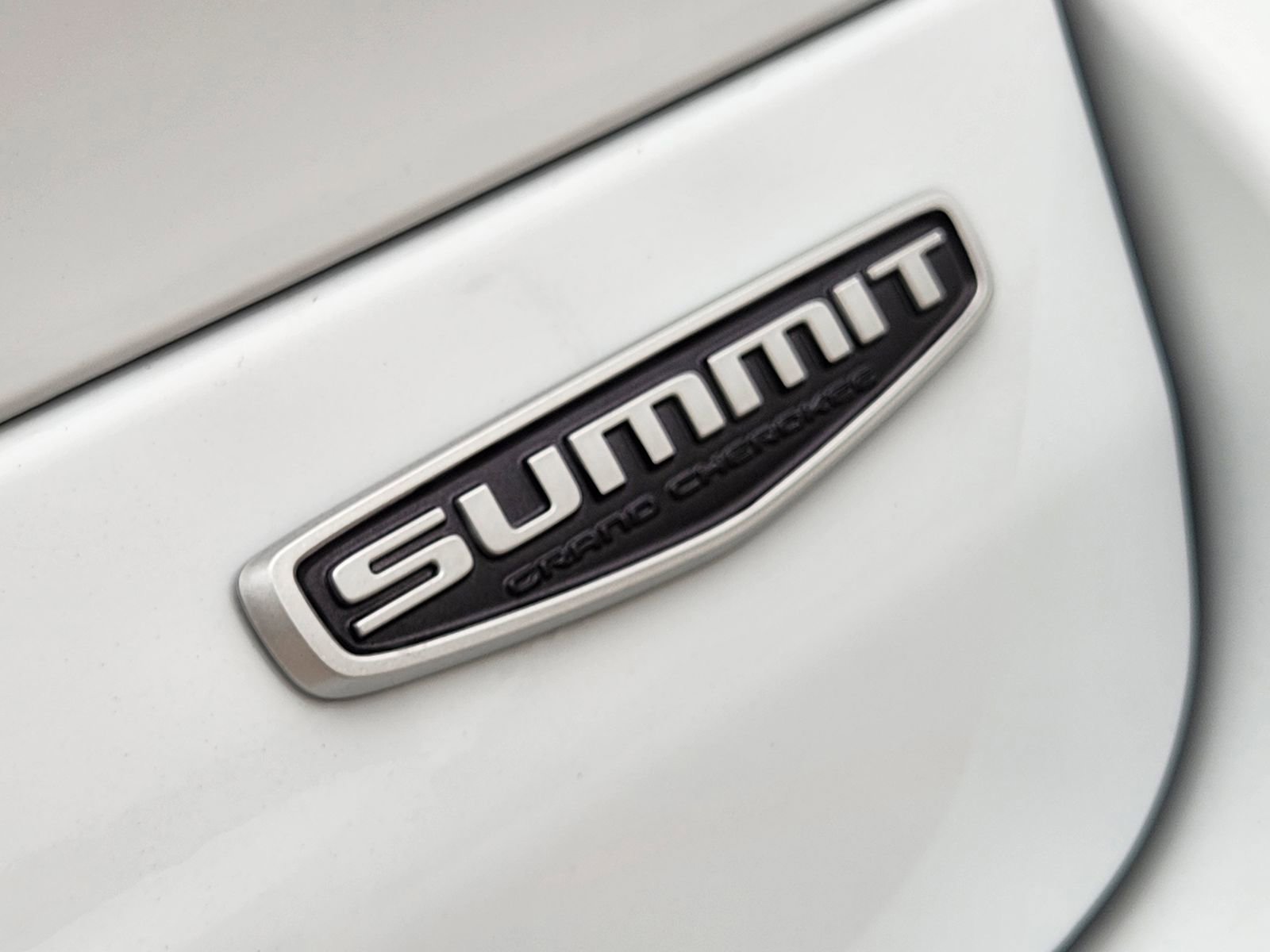 New 2026 Jeep Grand Cherokee Summit AWD/4WD image 12