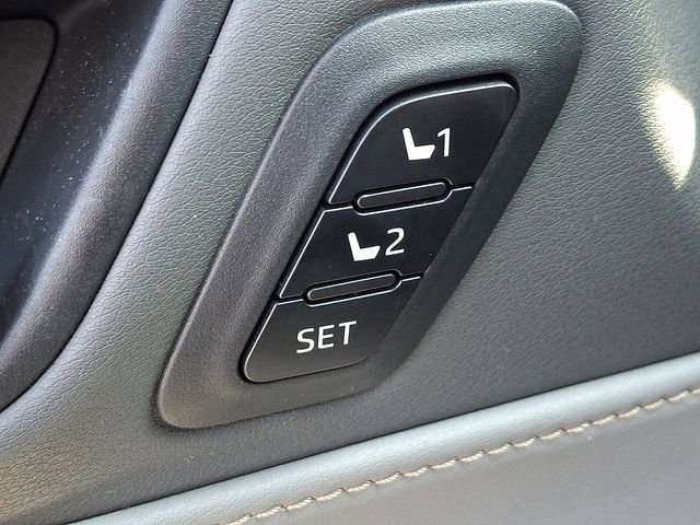 Used 2021 Toyota Venza XLE w/ Softex Package image 29