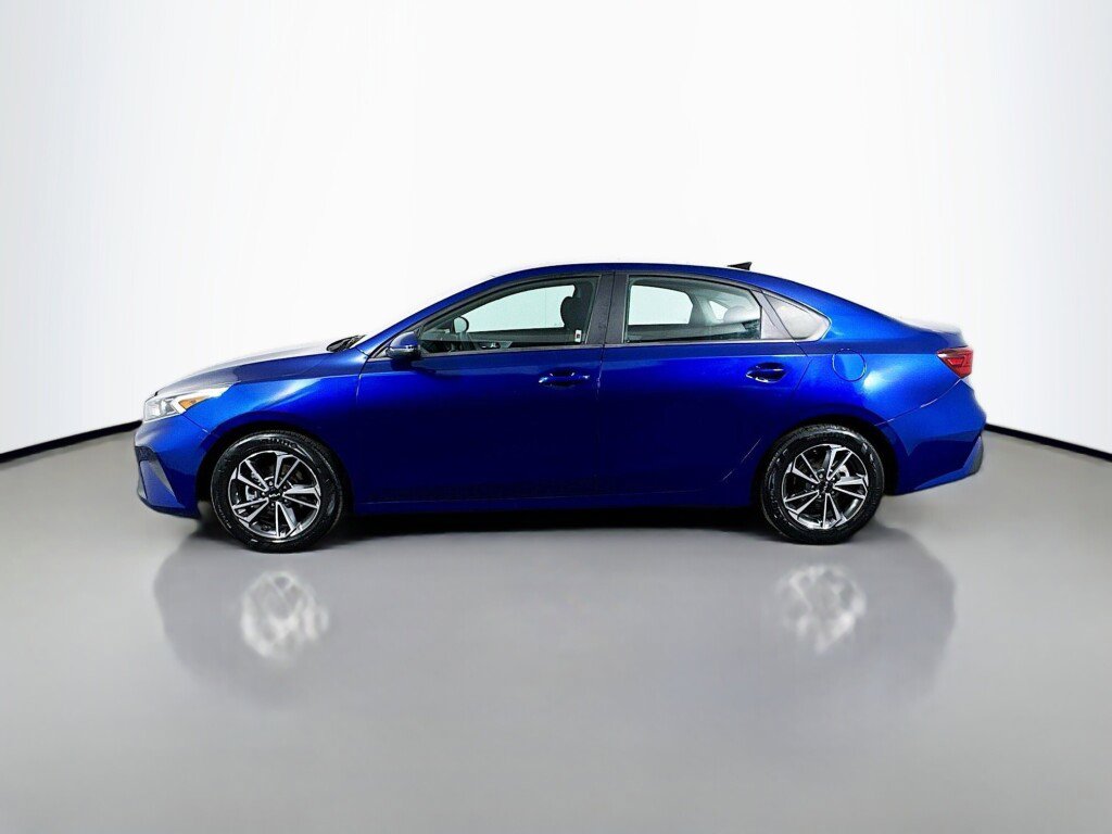 Used 2023 Kia Forte LXS w/ LXS Technology Package FWD image 2
