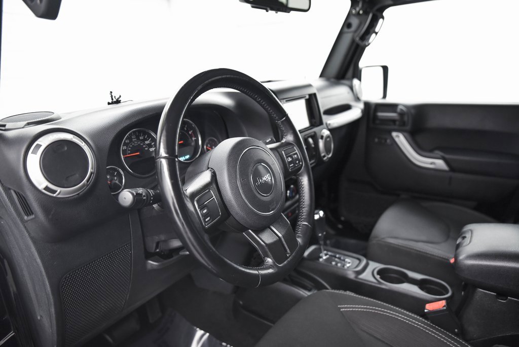 Used 2018 Jeep Wrangler Unlimited Sahara image 15