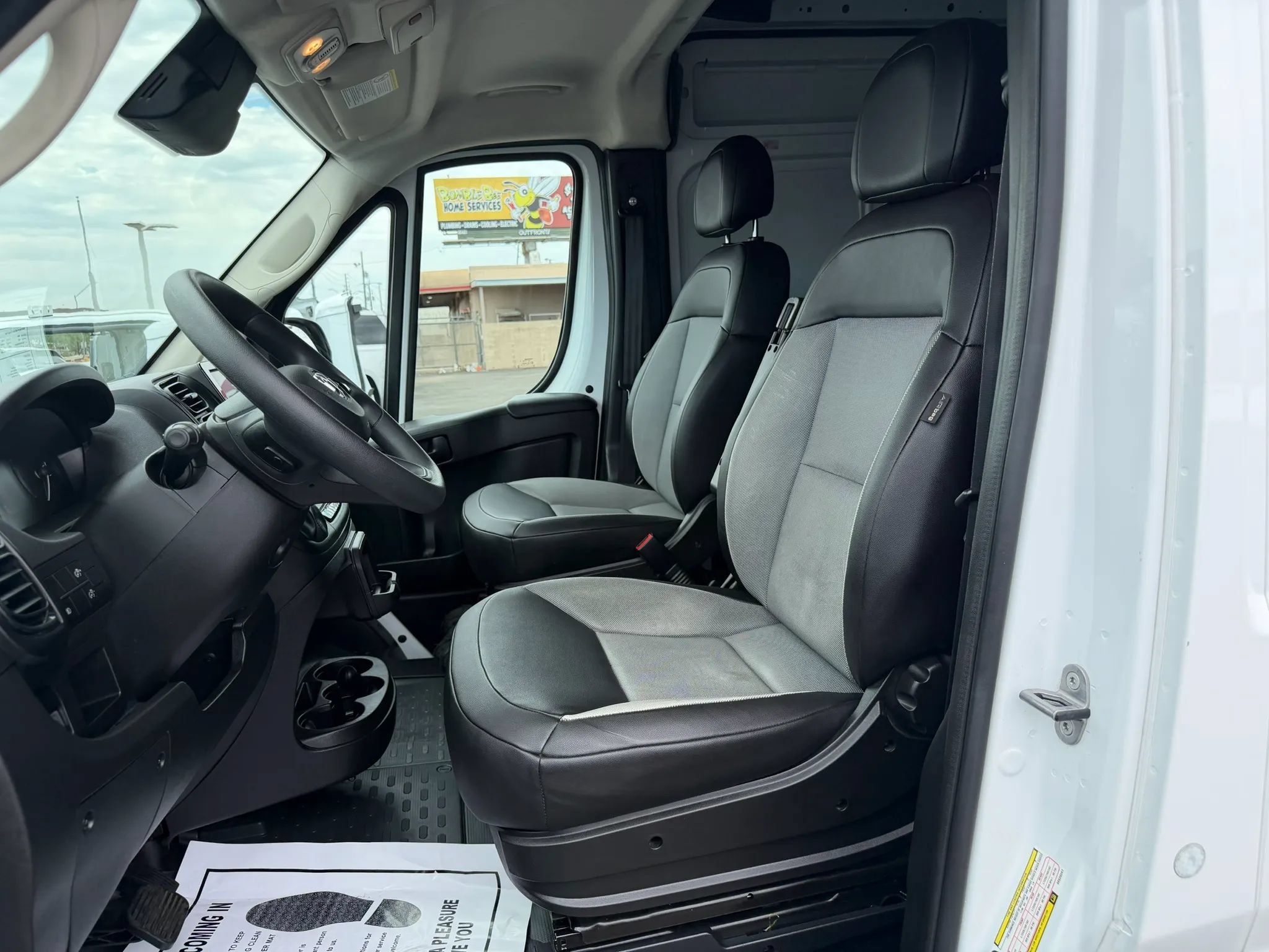 Used 2025 RAM ProMaster 2500 w/ Convenience Group FWD image 14