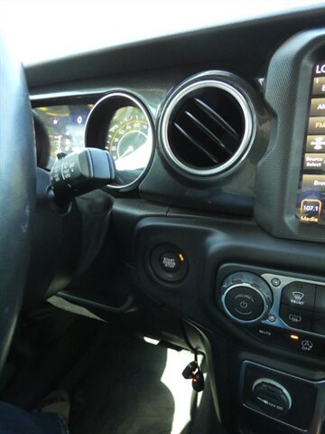 Used 2020 Jeep Wrangler Unlimited Sahara AWD/4WD image 26