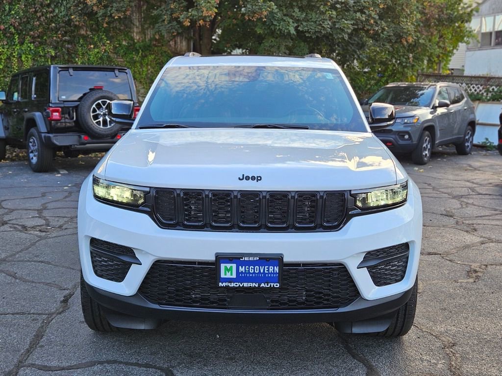 New 2025 Jeep Grand Cherokee Altitude image 8