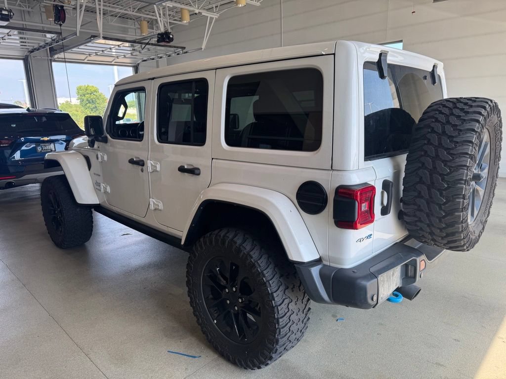 Used 2022 Jeep Wrangler Unlimited Sahara w/ Cold Weather Group AWD/4WD image 4
