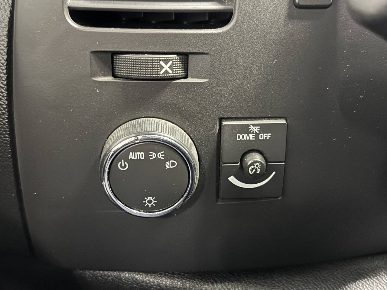 Used 2011 Chevrolet Silverado 2500 LT AWD/4WD image 25