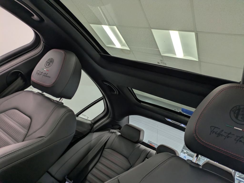 Used 2025 Alfa Romeo Giulia AWD w/ Driving Assist Package image 22