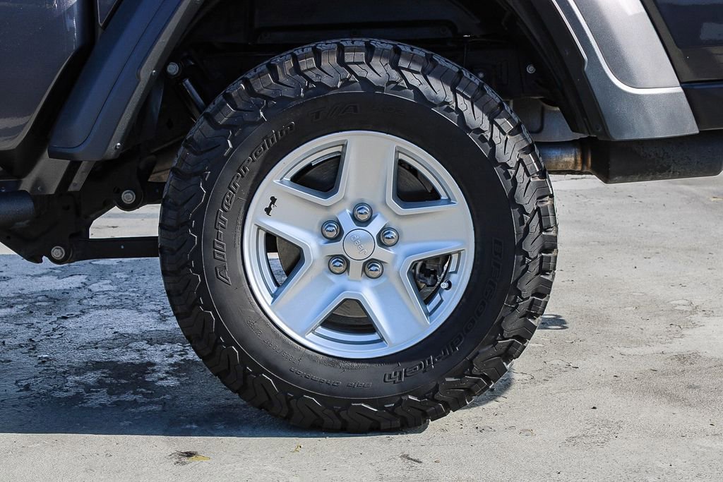 Used 2020 Jeep Gladiator Sport w/ Quick Order Package 24S AWD/4WD image 12