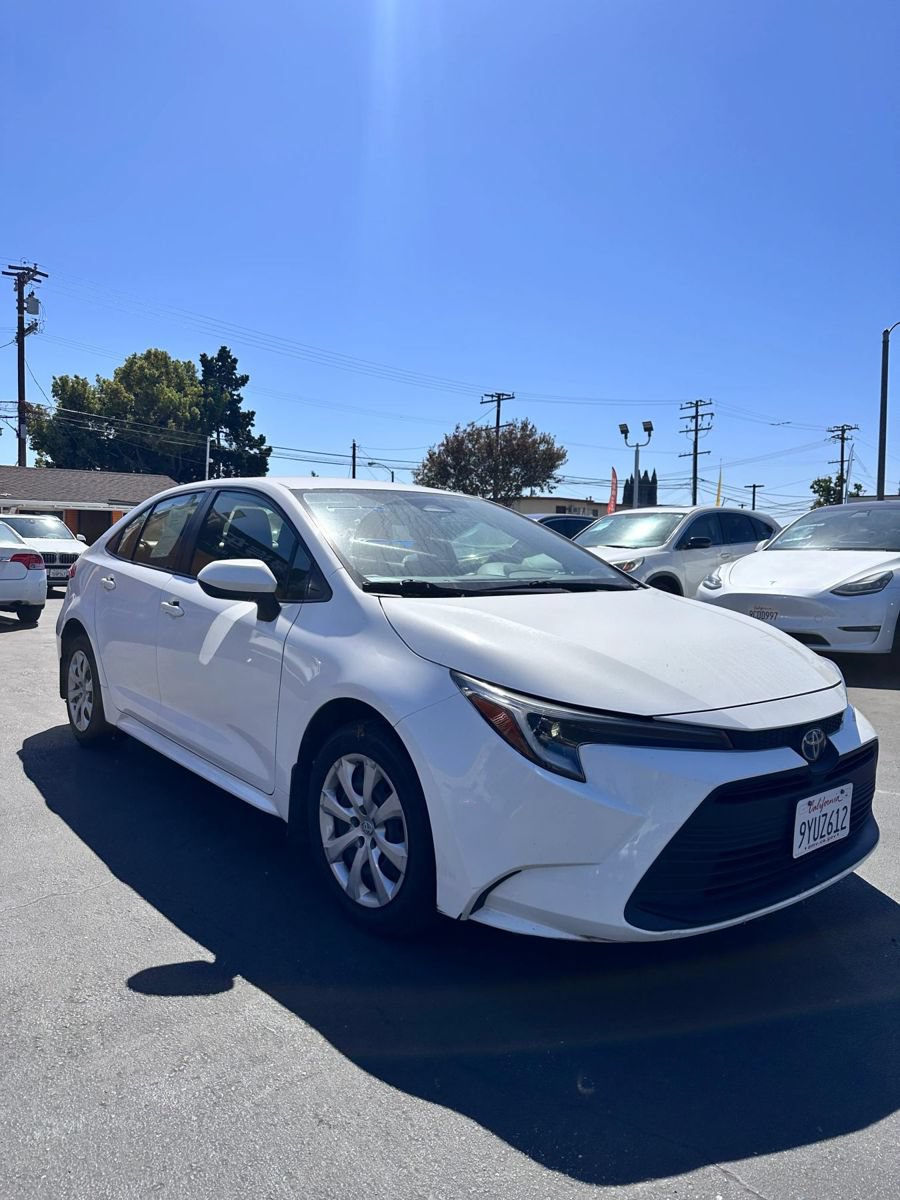 Used 2023 Toyota Corolla LE FWD image 3