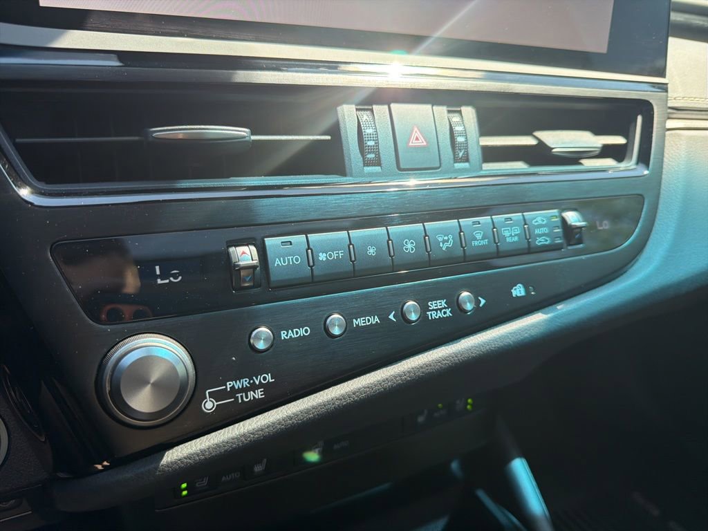 Used 2025 Lexus ES 300h F Sport w/ Accessory Package (Z1) FWD image 31