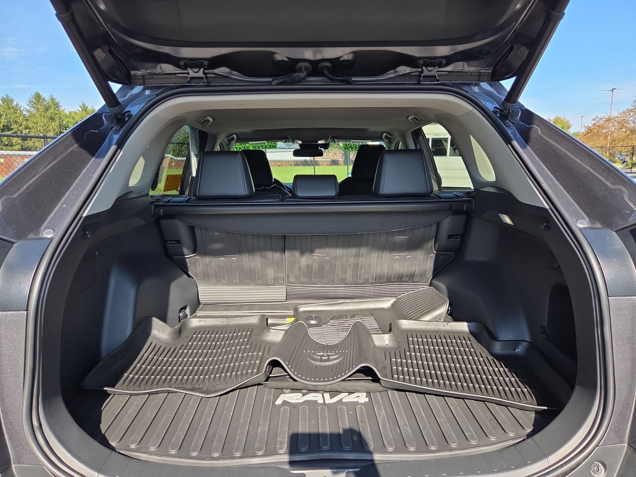 Used 2022 Toyota RAV4 XLE Premium FWD image 22