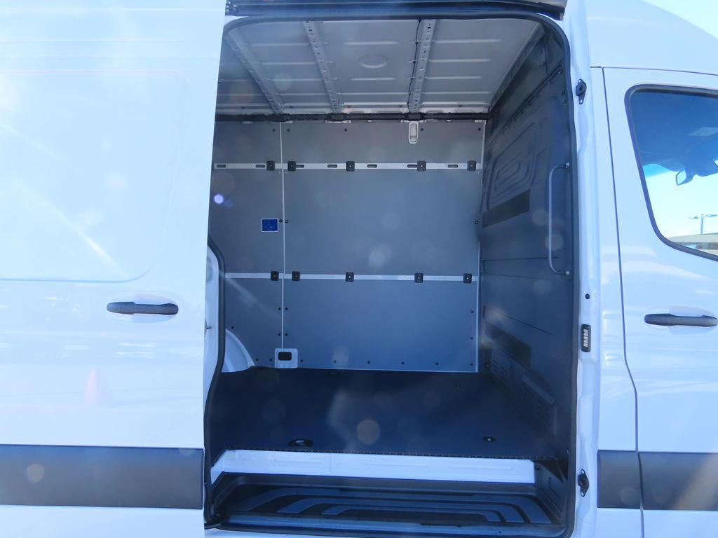 Used 2025 Mercedes-Benz Sprinter 2500 image 21