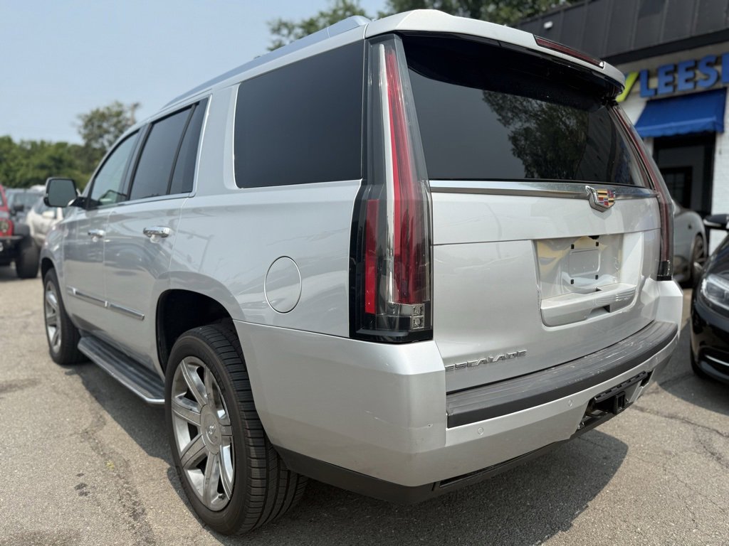 Used 2016 Cadillac Escalade Luxury image 3
