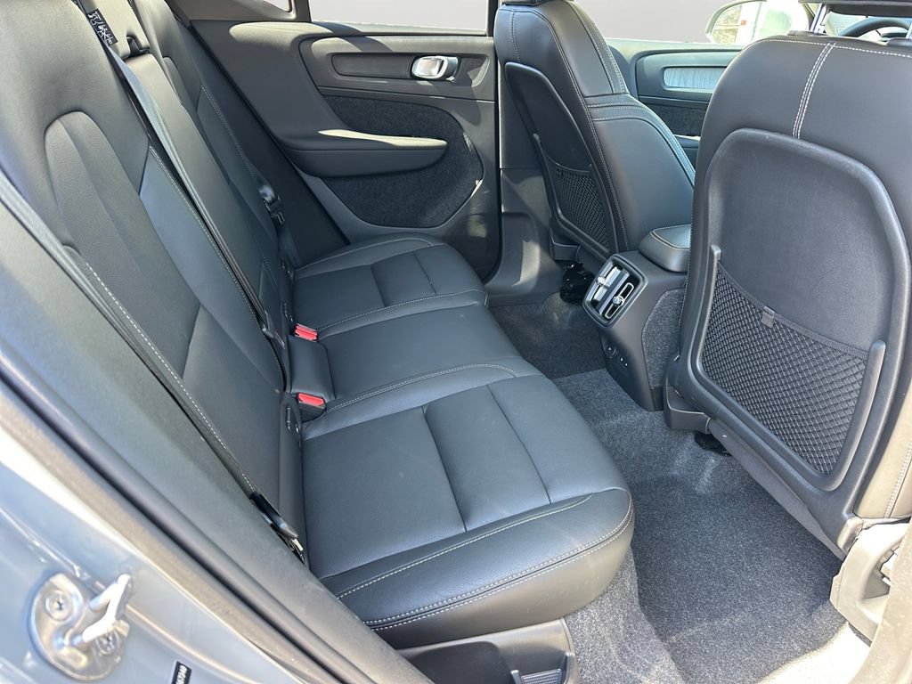 Used 2025 Volvo XC40 B5 Core AWD/4WD image 7