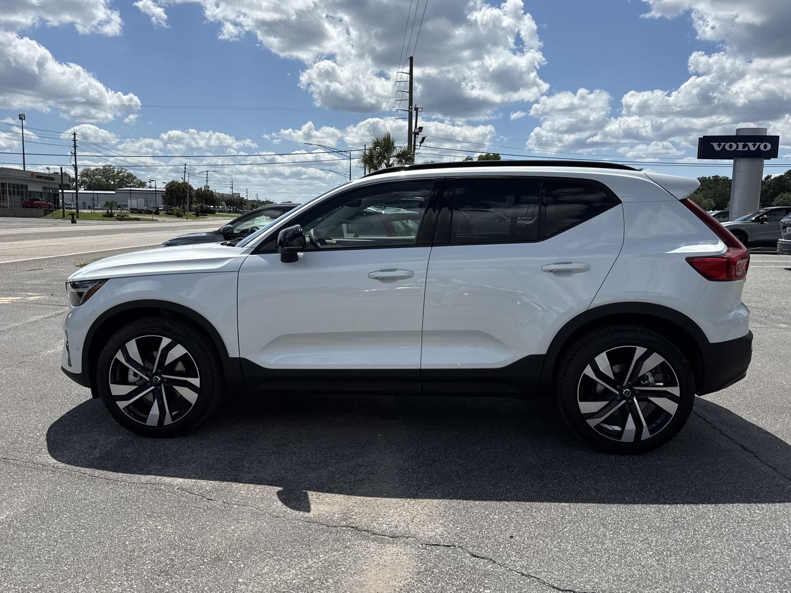 New 2026 Volvo XC40 B5 Ultra w/ Protection Package Premier AWD/4WD image 2