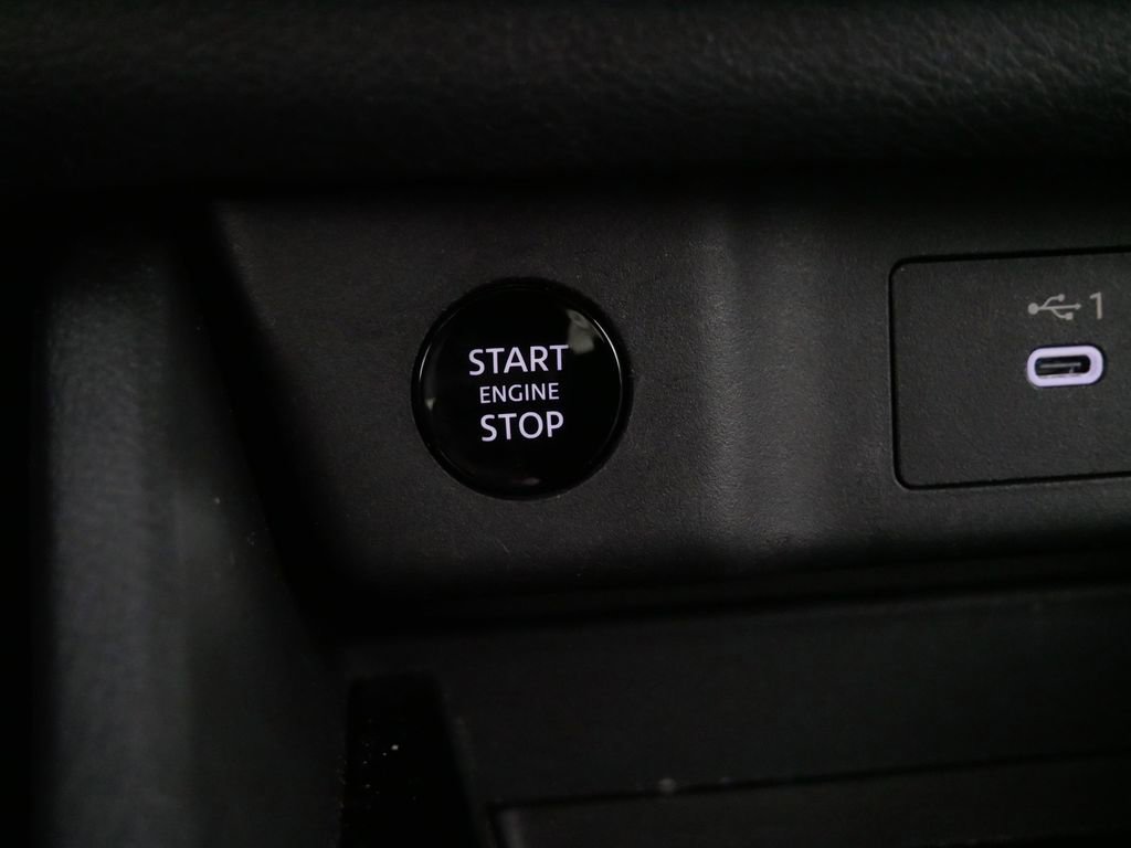 Used 2025 Nissan Rogue SV image 26