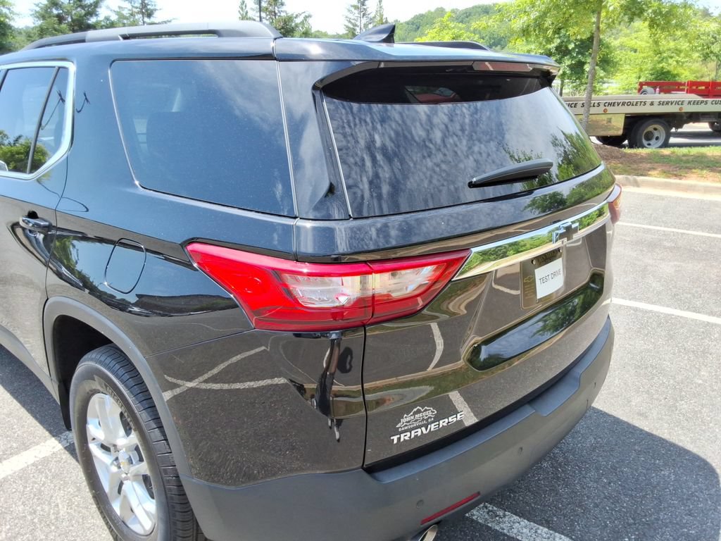 Certified 2021 Chevrolet Traverse LT FWD image 13