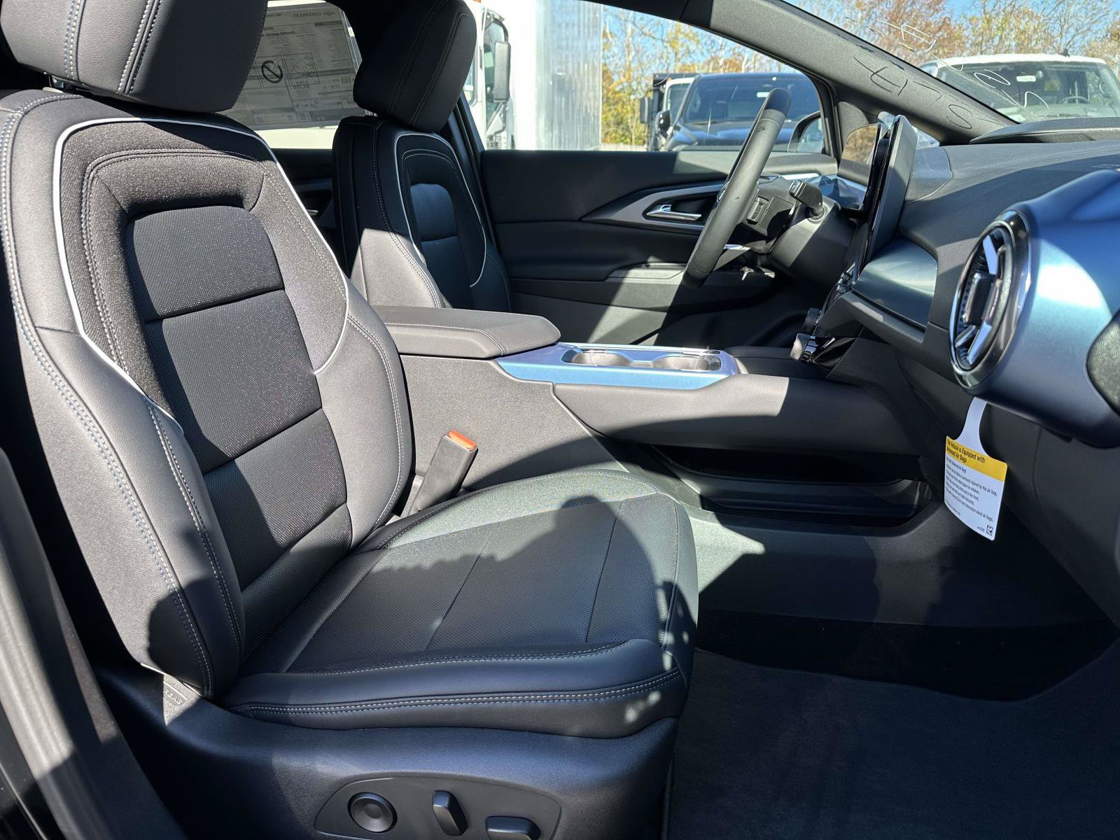 New 2026 Chevrolet Equinox EV LT w/ Convenience Package II AWD/4WD image 24