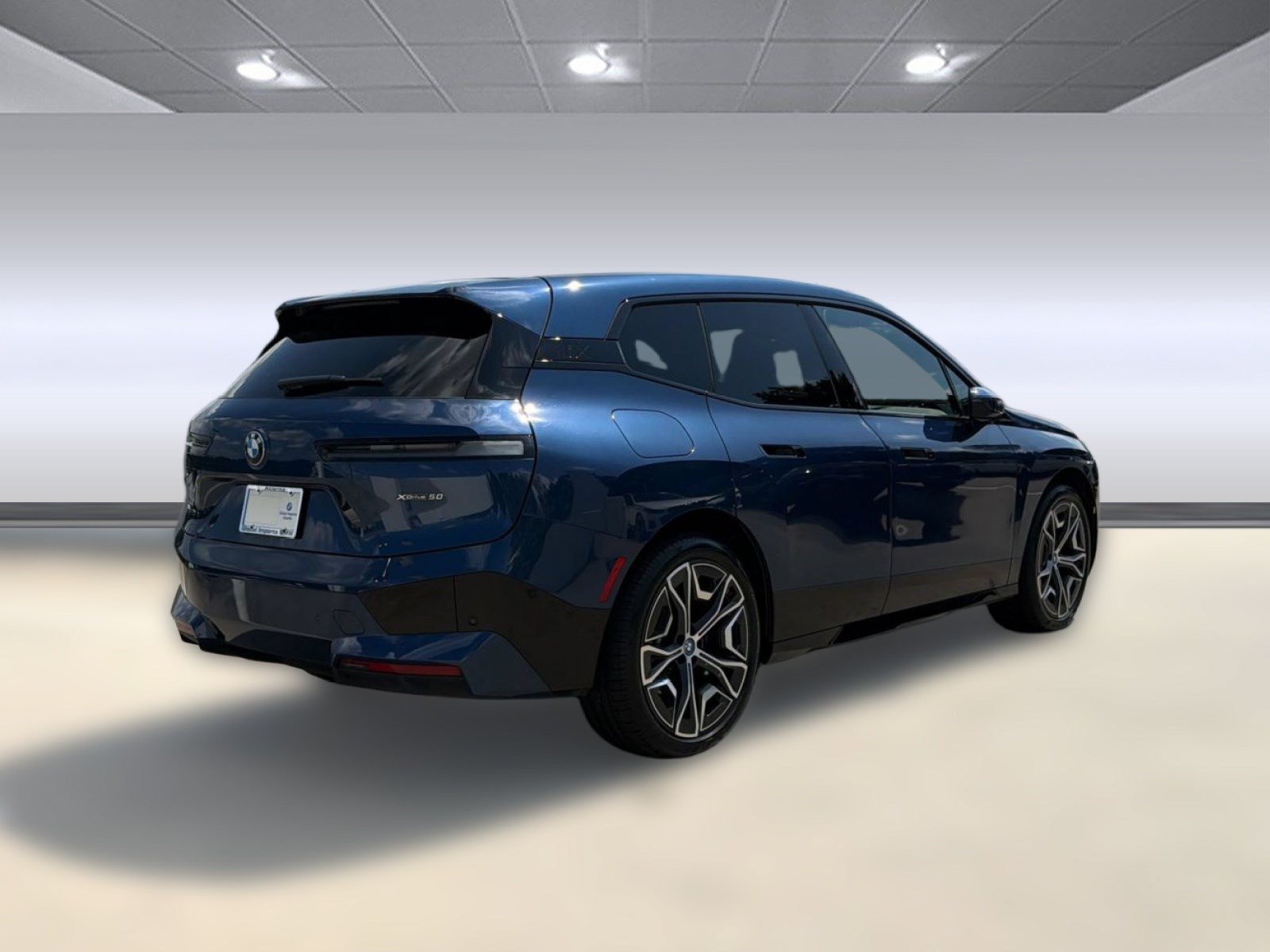 Used 2024 BMW iX xDrive50 w/ Sport Package AWD/4WD image 7